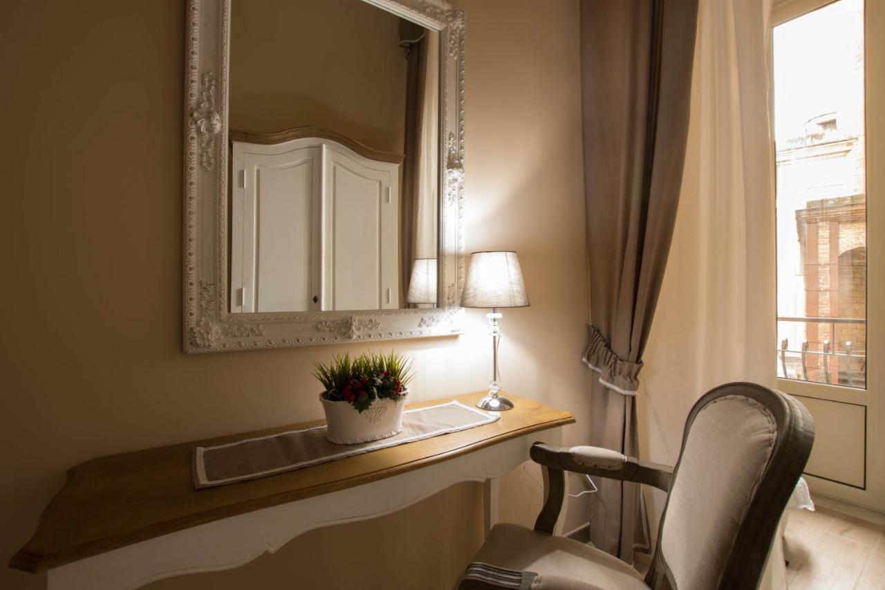 Rooms In San Domenico Maggiore 3 Napoli Eksteriør billede