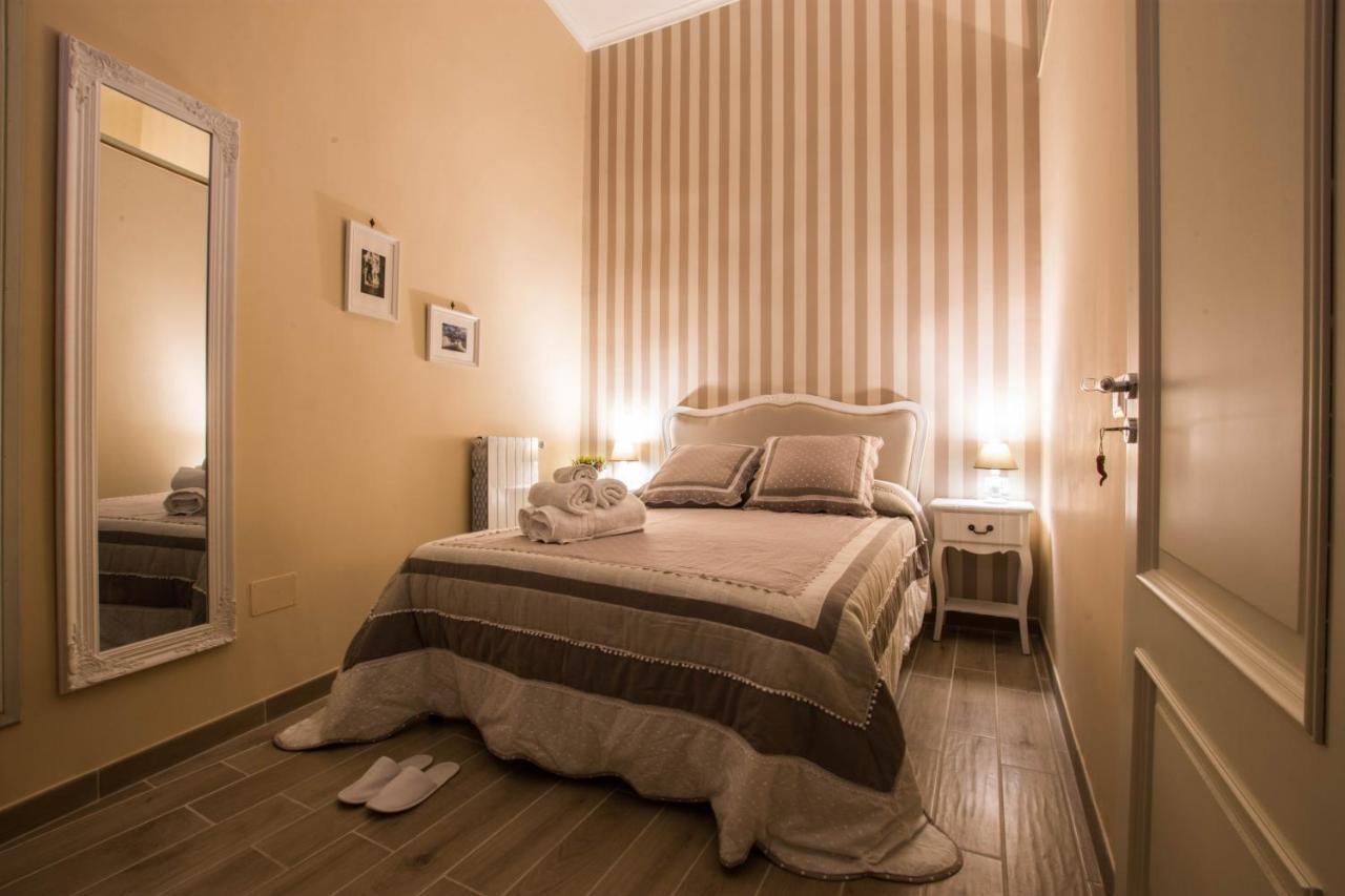 Rooms In San Domenico Maggiore 3 Napoli Eksteriør billede